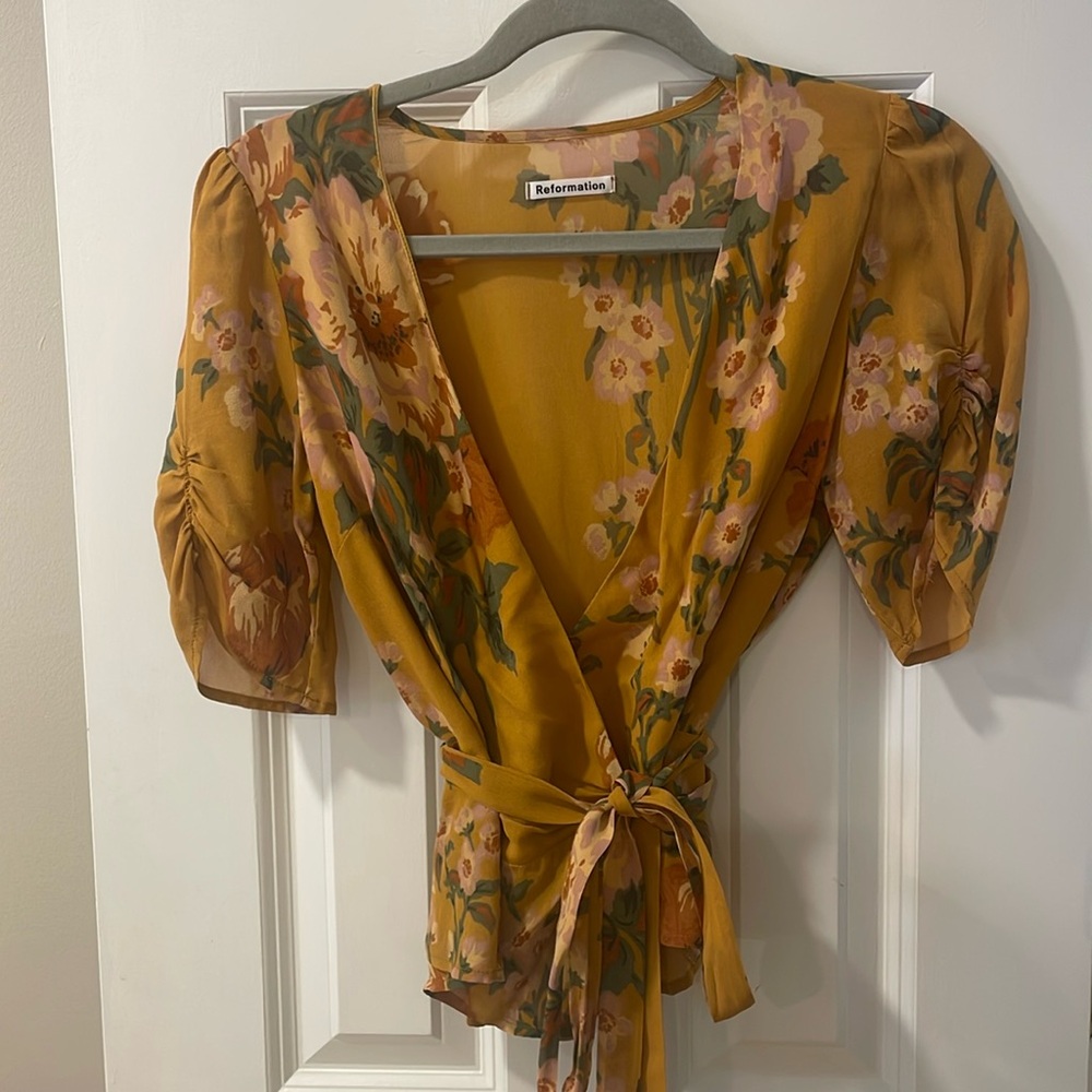 Reformation wrap top size small